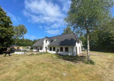 Frisch renoviertes Landhaus in idyllischer Natur, Außengestaltung durch Th. Andresen Galabau